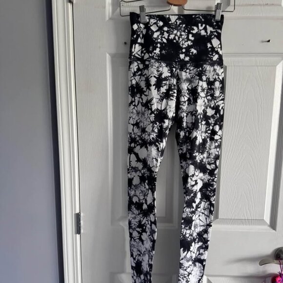 Lululemon leggins size 4 - Picture 1 of 5